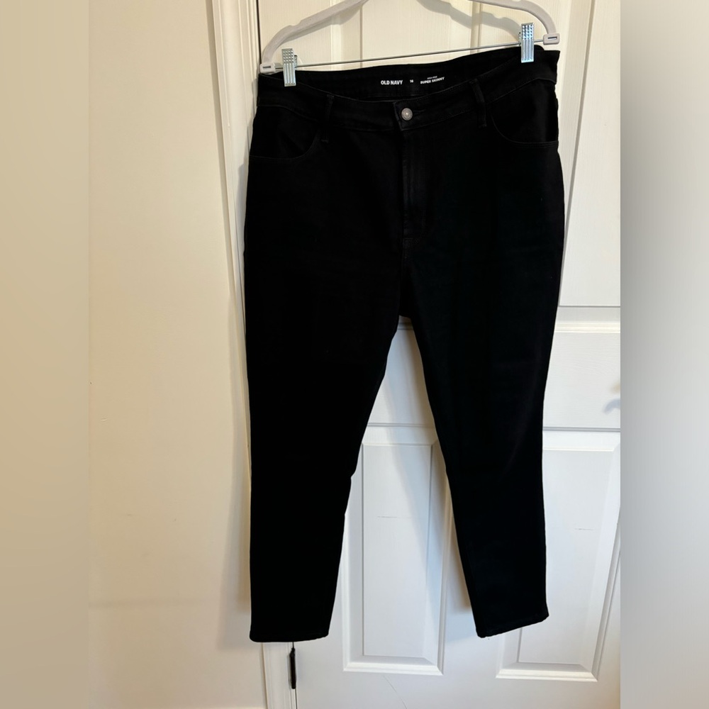 Old Navy Women’s black High Rise Super Skinny Size 16 jeans